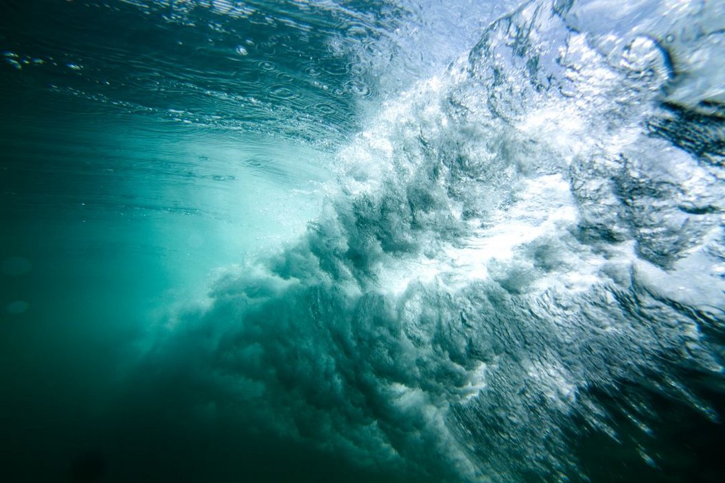 a picture from underwater with water moving